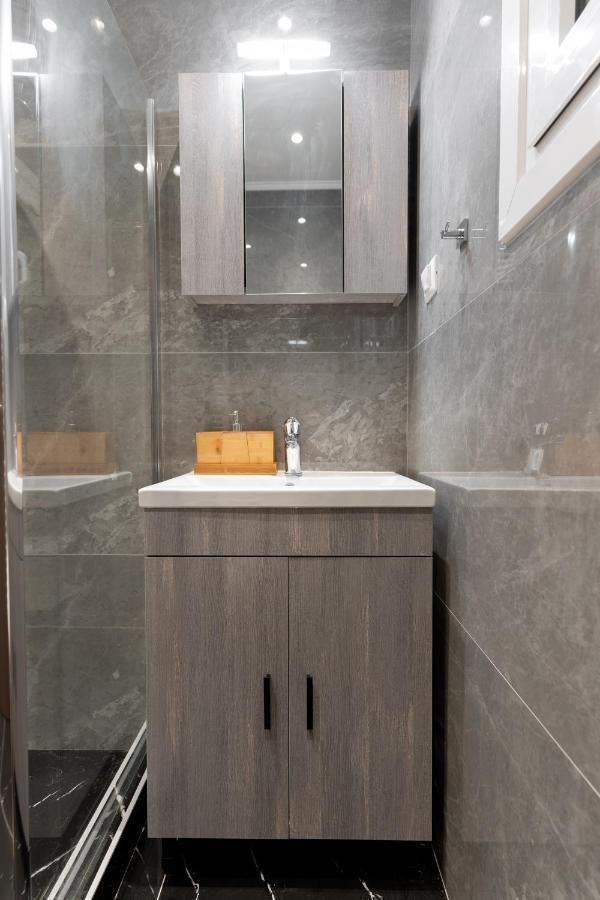Cosy 2Br Apartment Next To Bars & Restaurants Афины Экстерьер фото