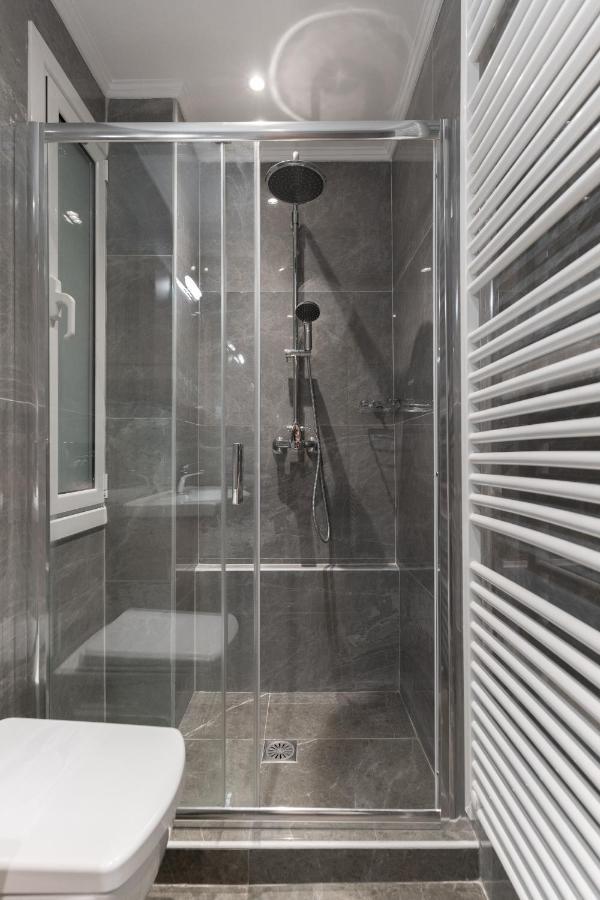 Cosy 2Br Apartment Next To Bars & Restaurants Афины Экстерьер фото