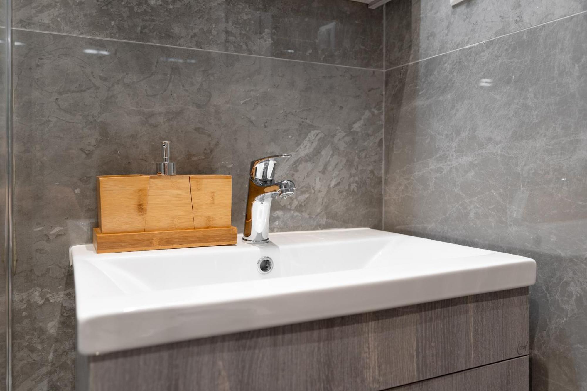 Cosy 2Br Apartment Next To Bars & Restaurants Афины Экстерьер фото